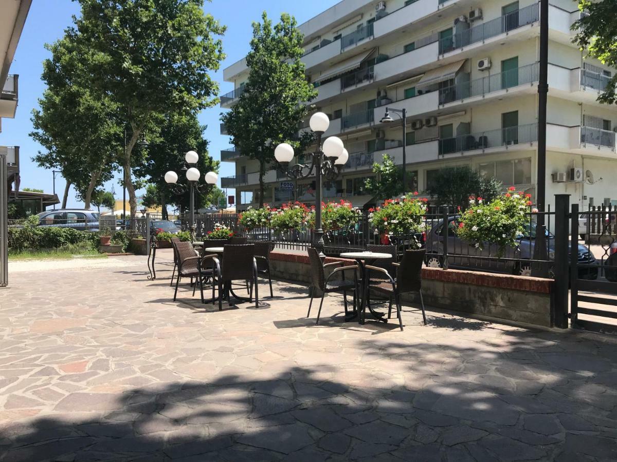 Hotel Darsena Cesenatico Exterior photo